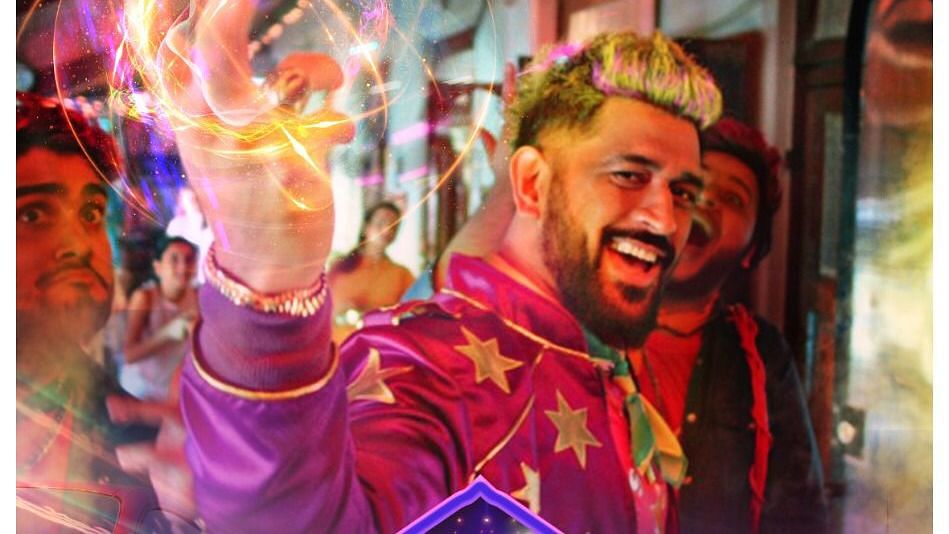 IPL 2021: Chennai Super Kings Skipper MS Dhoni's New Look Breaks the  Internet, Leaves Fans Surprised