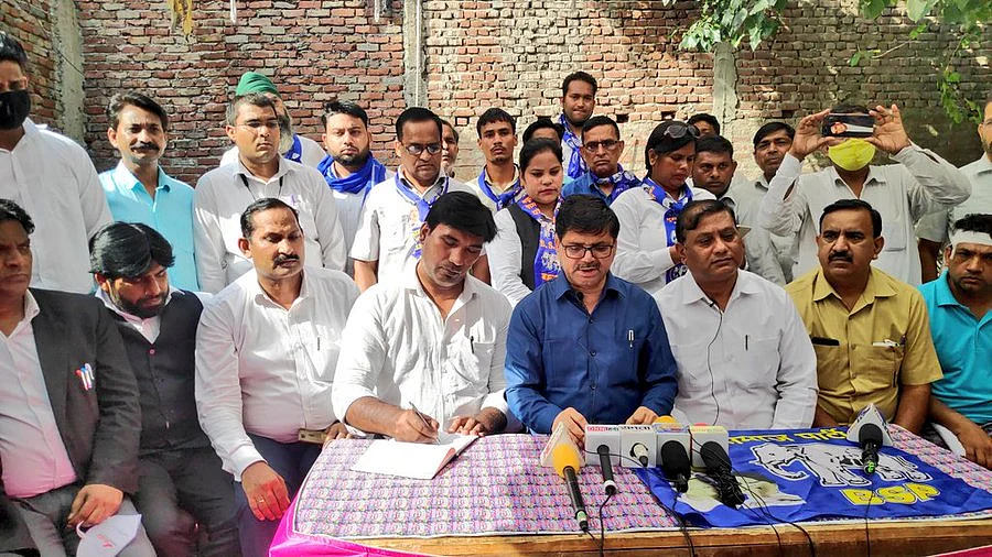 <div class="paragraphs"><p>BSP Delhi delegation reached Tughlakabad village on 16 August in connection with the attack on Dalits celebrating independence in Tughlakabad. <br></p></div>
