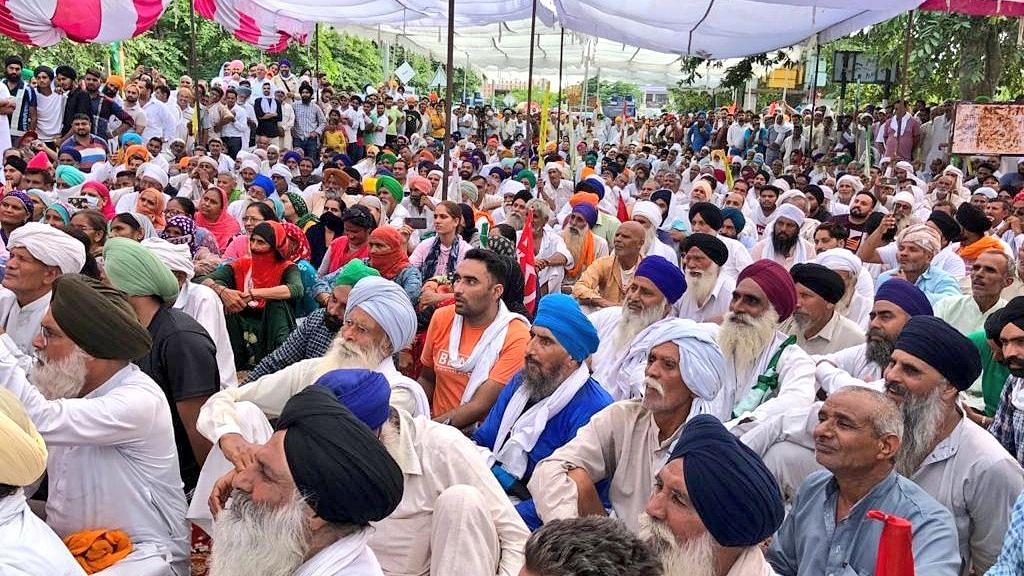 <div class="paragraphs"><p>As farmers continue their protest in Karnal, on Thursday, 9 September, the Haryana government has imposed a suspension on mobile internet and SMS services in the district.</p></div>
