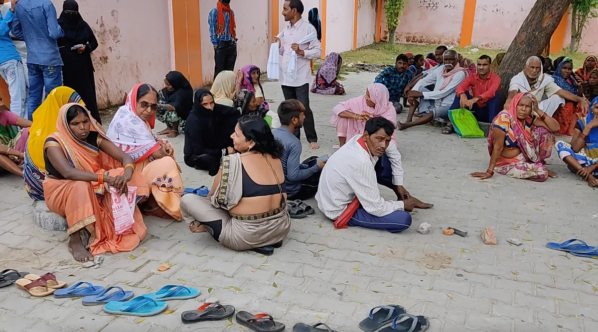 <div class="paragraphs"><p>Villagers waiting for vaccine outside a centre in Danganj. </p></div>