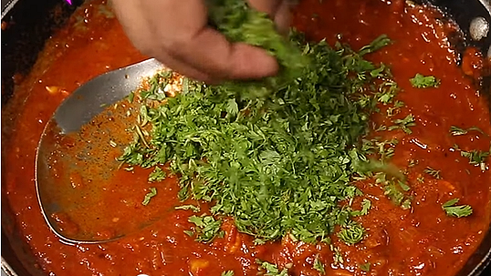 <div class="paragraphs"><p>Add coriander to garnish</p></div>