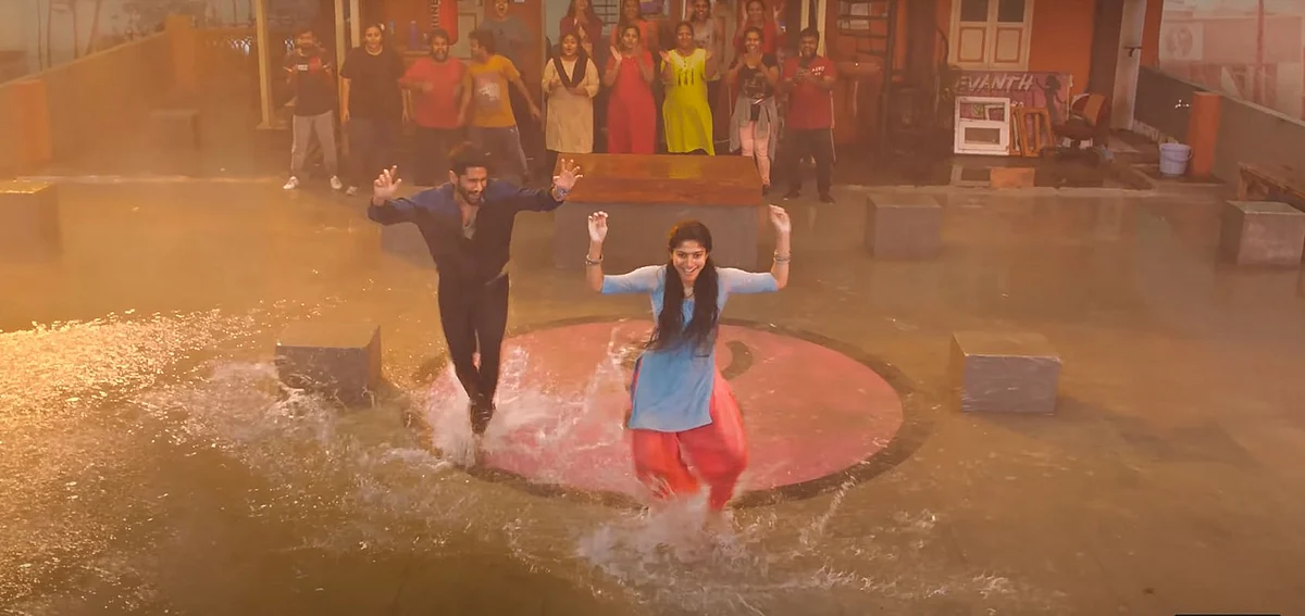 <div class="paragraphs"><p>Naga Chaitanya and Sai Pallavi dancing in <em>Love Story.</em></p></div>