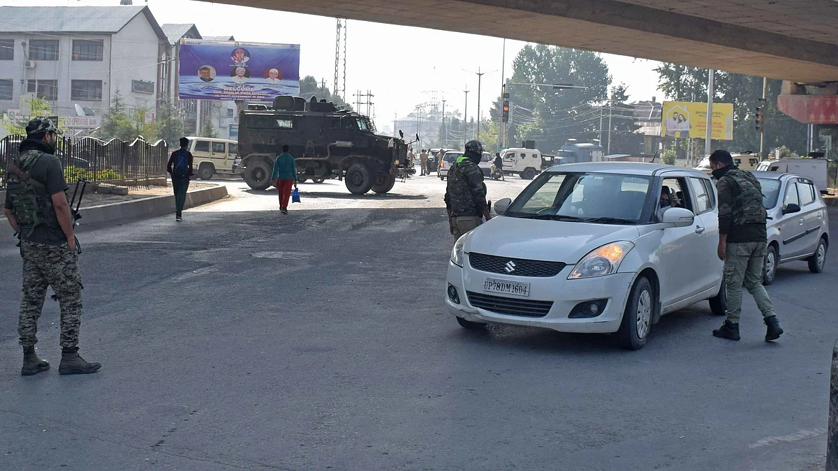 <div class="paragraphs"><p>A number of armed personnel had been deployed on the roads, who prevented the vehicular and pedestrian movement on Thursday.</p></div>