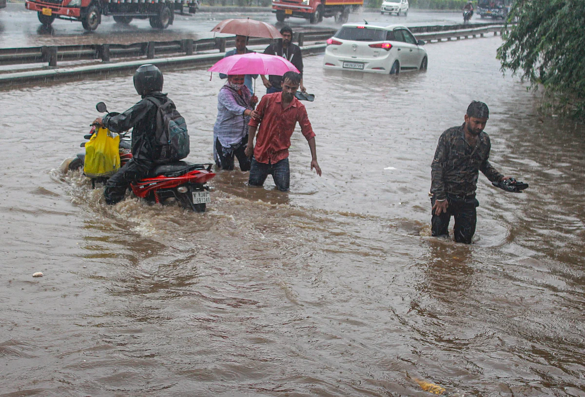<div class="paragraphs"><p>Gurugram: Commuters wade through a waterlogged road during heavy rains, in Gurugram, Wednesday.</p></div>