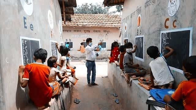 <div class="paragraphs"><p>Bengal teacher turns streets into classrooms</p></div>