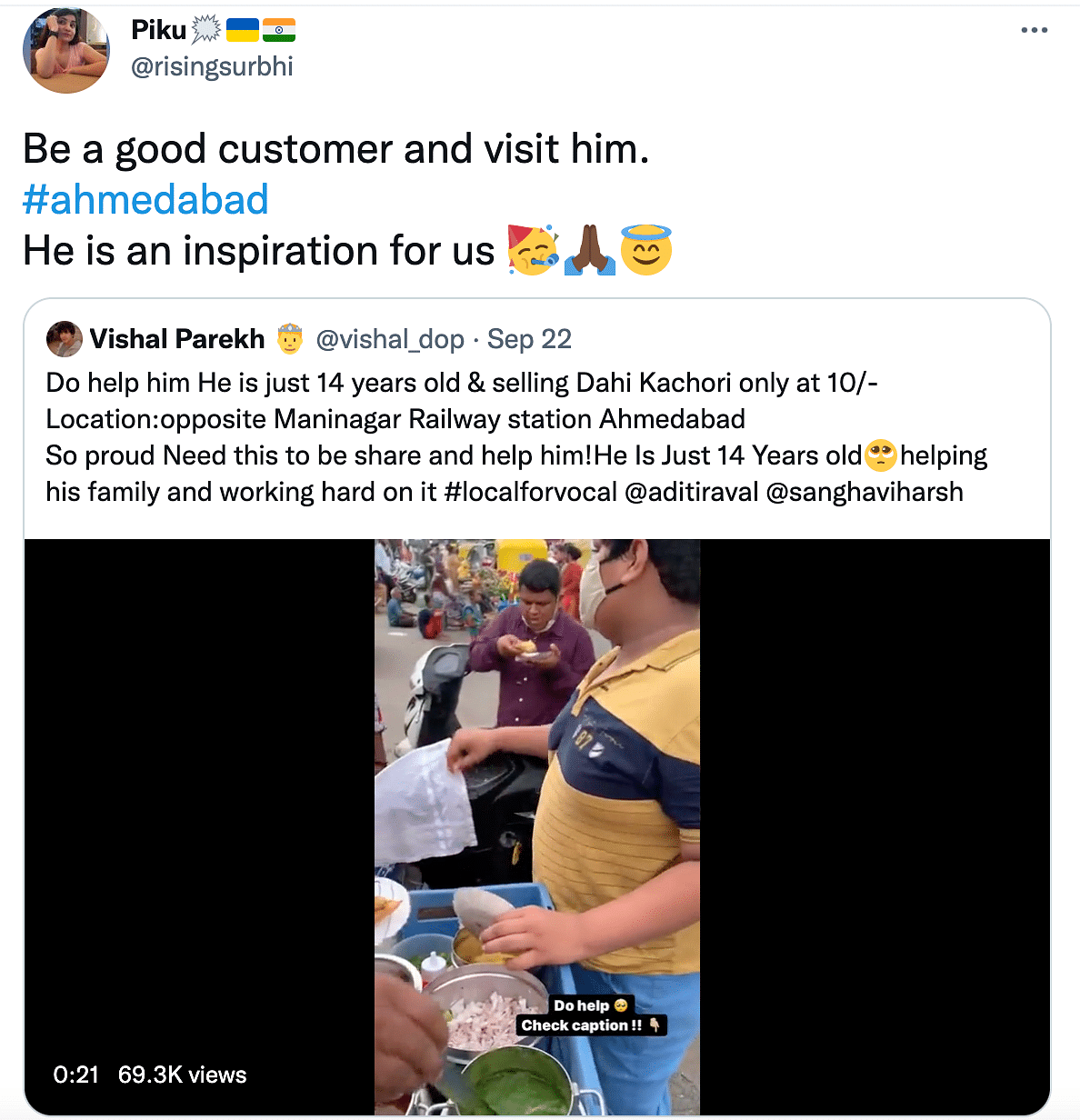 The video of the young boy went viral, and crowds of people flocked to his stall soon after to help him out.