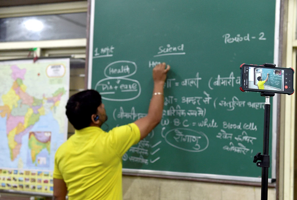 <div class="paragraphs"><p>A teacher takes a class at the Sarvodaya Bal Vidyalaya, Rouse Avenue which reopened after further ease in COVID-19 restrictions, in New Delhi.</p></div>