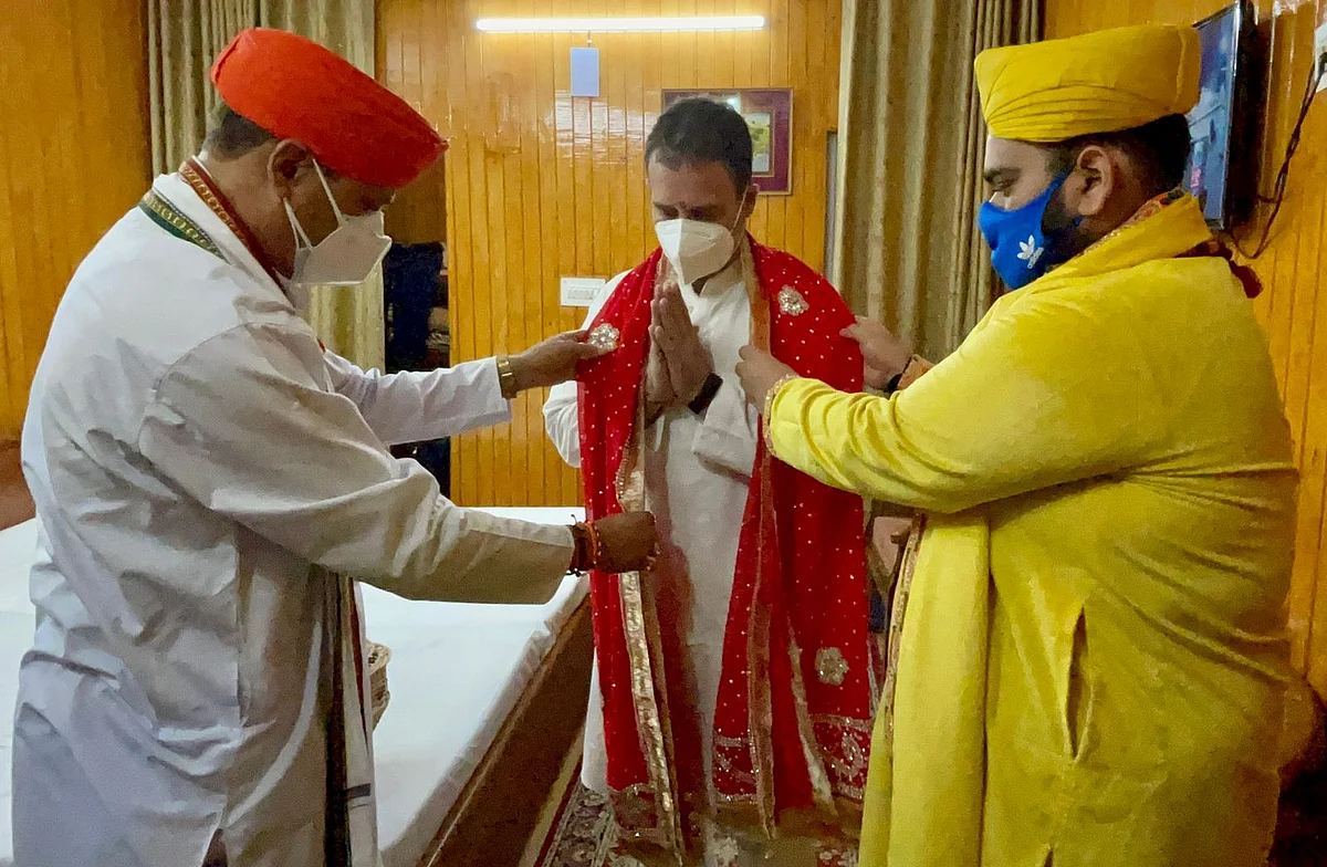 <div class="paragraphs"><p>Gandhi meets with and is blessed by the Head Pujari and Aarti Pujari for Mata Vaishno Devi Temple.</p></div>