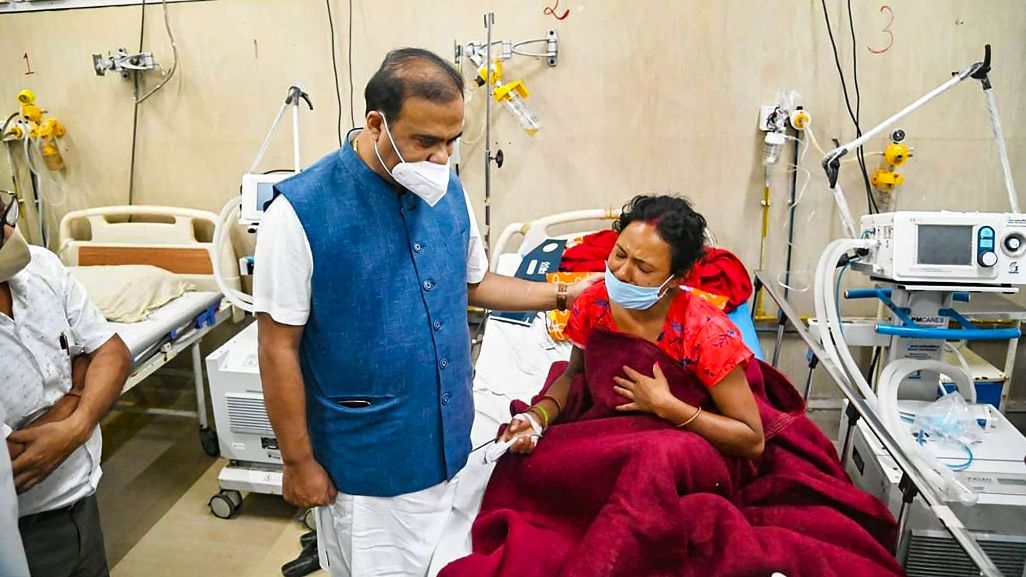 <div class="paragraphs"><p> Assam Chief Minister Himanta Biswa Sarma interacts with a survivor of the boat accident at Jorhat Medical College &amp; Hospital on Thursday.<br></p></div>