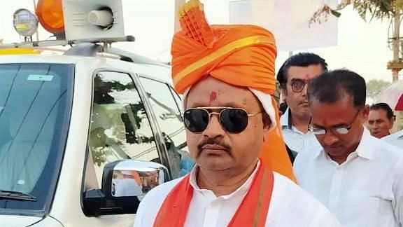 <div class="paragraphs"><p>Janata Dal (United) MLA Gopal Mandal was seen travelling in his undergarments while on board the Tejas Rajdhani Express from Patna to Delhi.</p></div>