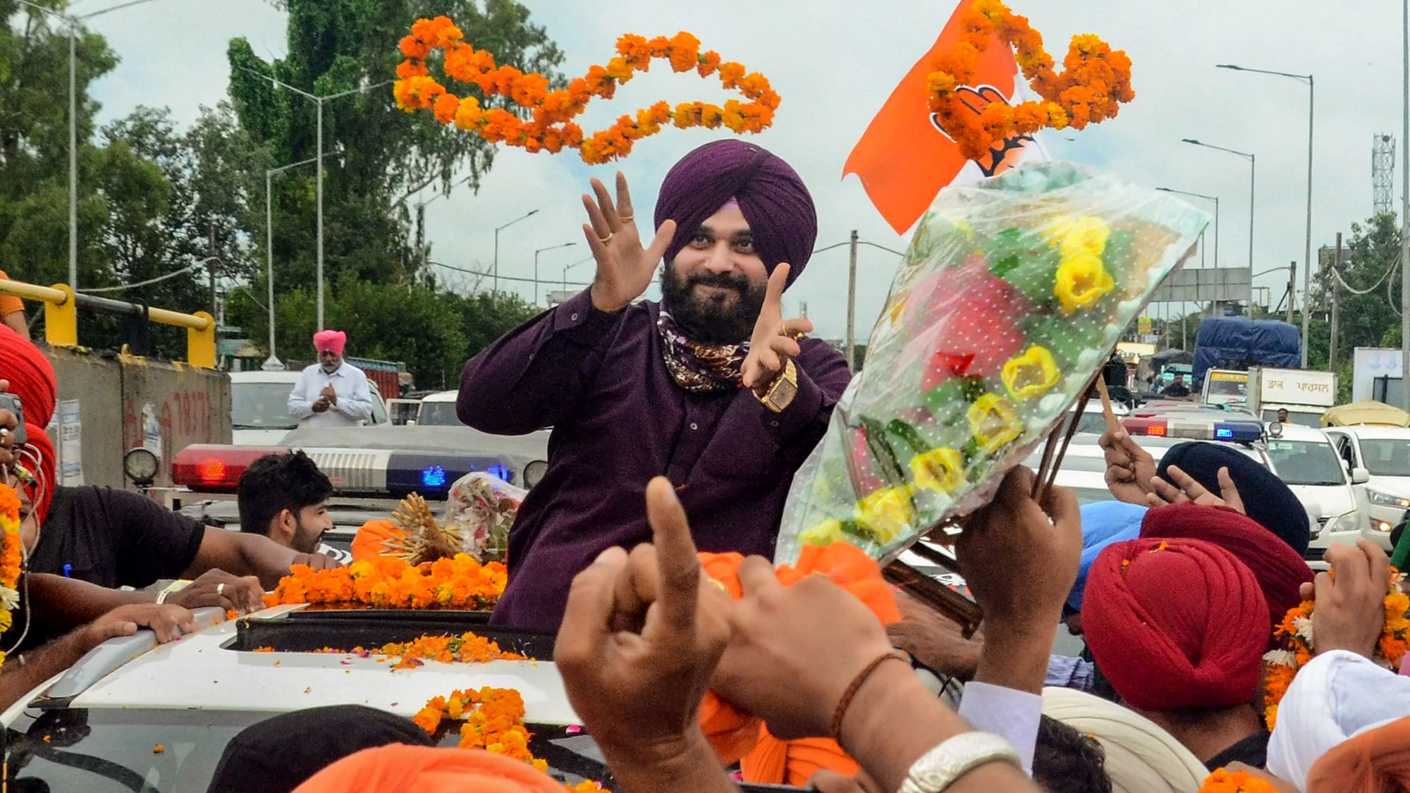 <div class="paragraphs"><p>Newly elected Punjab Pradesh Congress Committee President Navjot Singh Sidhu being welcomed by supporters during his visit to Amritsar on  20 July.</p></div>