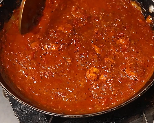 <div class="paragraphs"><p>Don't overcook the prawns as it’ll become rubbery.</p></div>