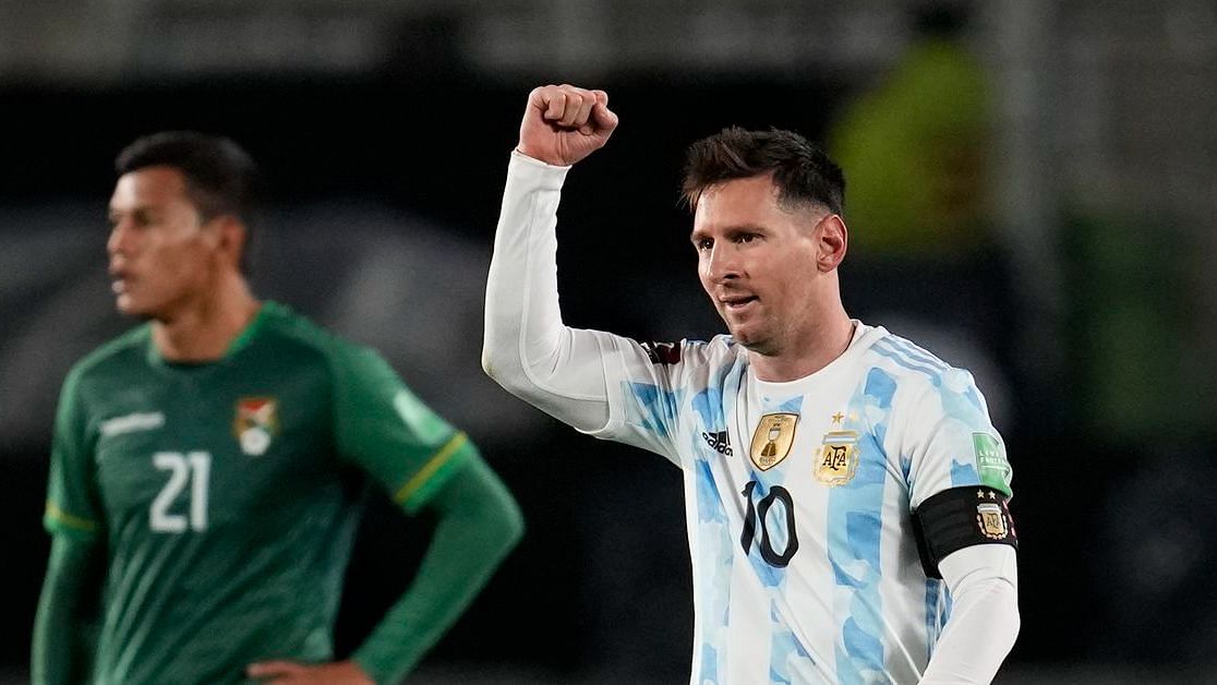 <div class="paragraphs"><p>Lionel Messi scored a hat-trick against Bolivia.</p></div>