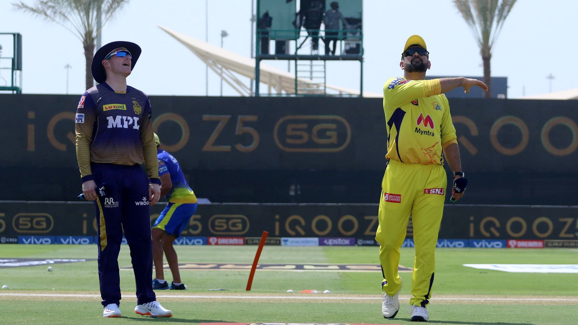 <div class="paragraphs"><p>MS Dhoni and Eoin Morgan at the toss in IPL 2021 in Abu Dhabi</p></div>