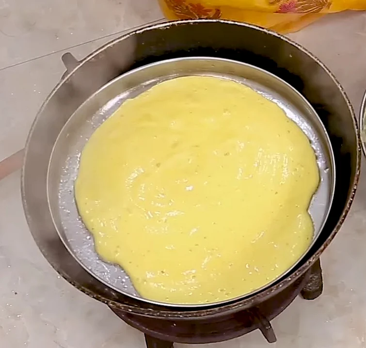<div class="paragraphs"><p>Pour the prepared batter into the greased plate.</p></div>