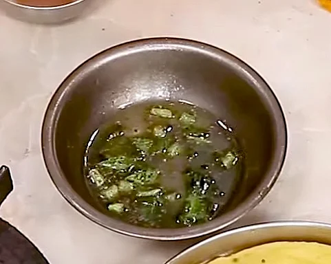 <div class="paragraphs"><p>Add the mix to the sugar syrup.</p></div>