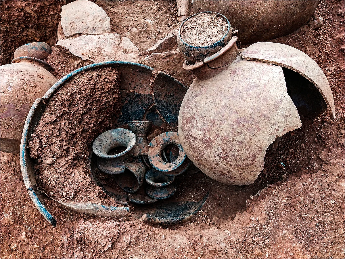 <div class="paragraphs"><p>The urn found at Shivakalai, Thoothukudi.</p></div>