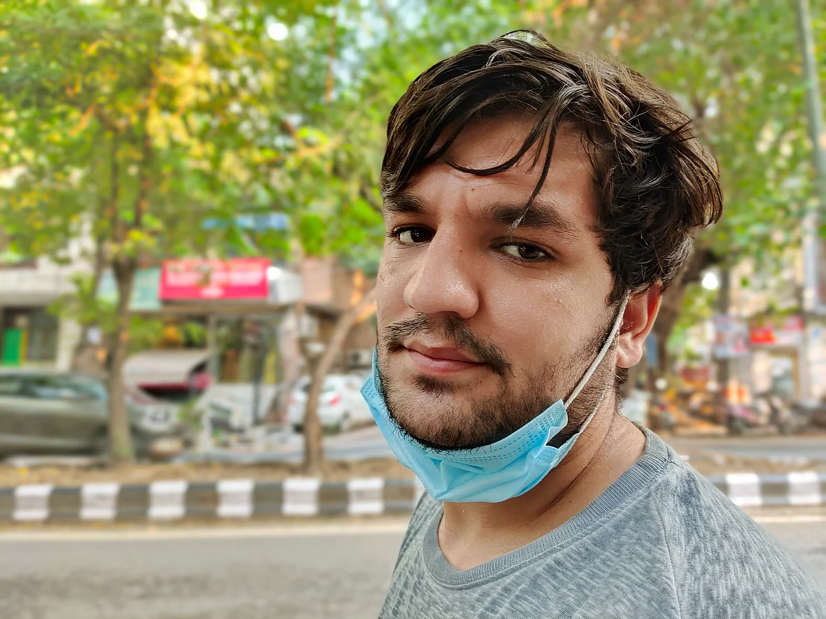 <div class="paragraphs"><p>Babak Fakhri (25) hasn't seen his home in Afghanistan since he left it at age 13. He now wants to go back to fight against the Taliban. </p></div>