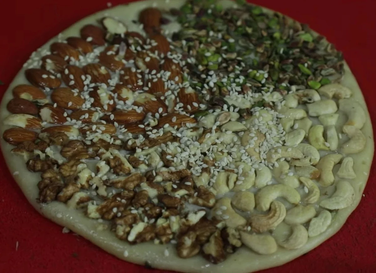 <div class="paragraphs"><p><strong>Add sesame seeds</strong></p></div>
