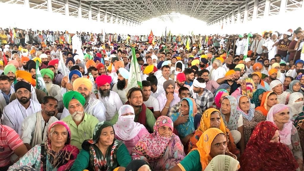 <div class="paragraphs"><p>Amid tightened security, thousands of farmers gathered in Haryana's Karnal on Tuesday, 7 September, to attend the Kisan Mahapanchayat.</p></div>