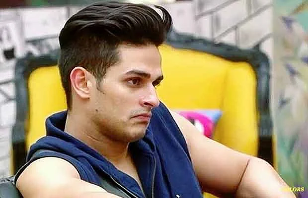 <div class="paragraphs"><p>Priyank Sharma calls Vikas Gupta a 'vagina'.</p></div>