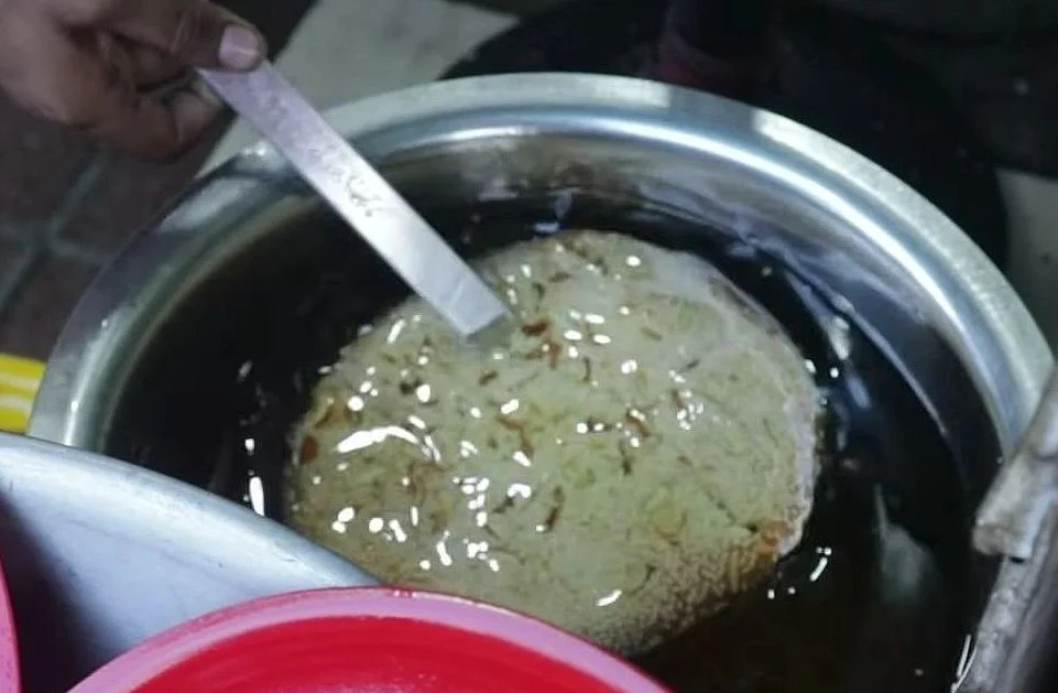 <div class="paragraphs"><p><strong>Dip the sheermal in desi ghee</strong></p></div>