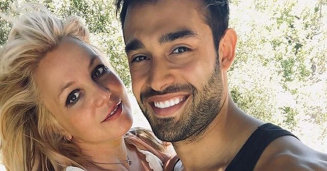 Britney Spears Announces Engagement to Sam Asghari