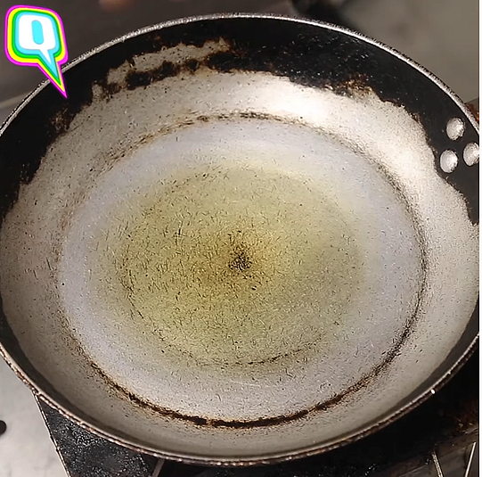 <div class="paragraphs"><p>In a pan, heat 4-5 tbsp of oil.</p></div>
