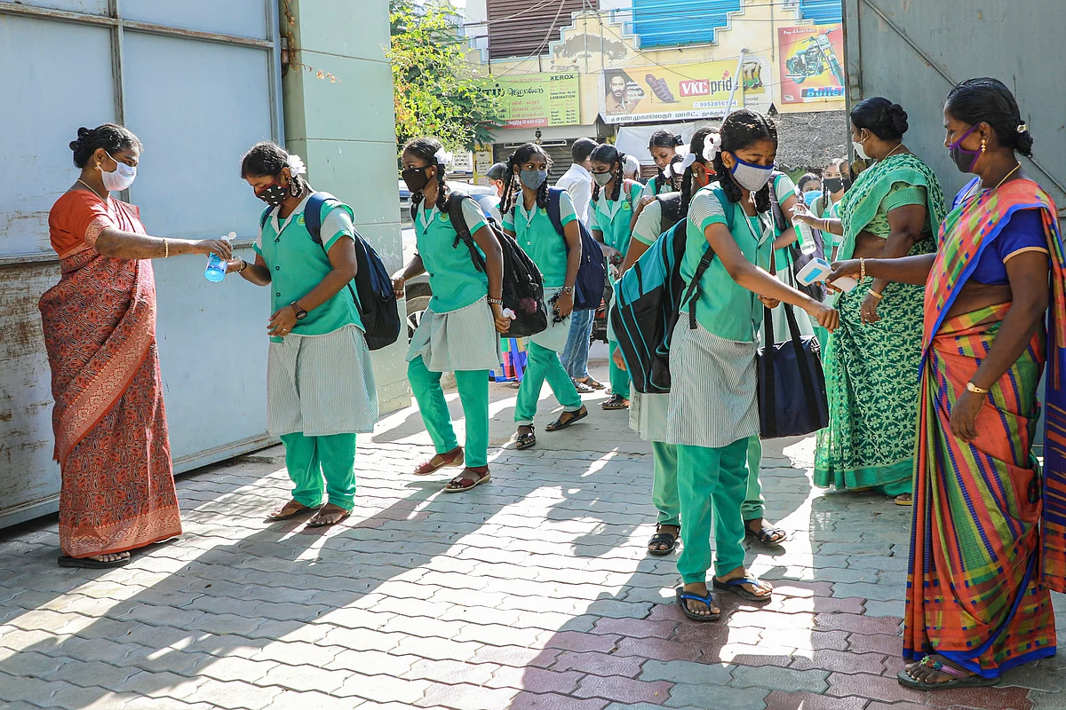 <div class="paragraphs"><p>Students sanitise their hands as they enter a school after the Tamil Nadu government allowed schools to reopen for classes 9 to 12, in Thoothukudi, Wednesday, 1 September, 2021.</p></div>