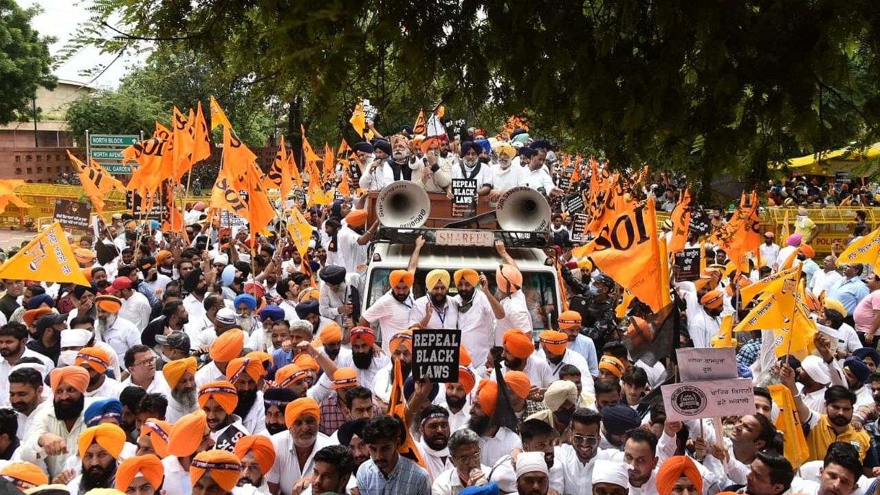 <div class="paragraphs"><p>Shiromani Akali Dal takes out a protest march from Gurdwara Rakab Ganj Sahib to the Parliament building</p></div>