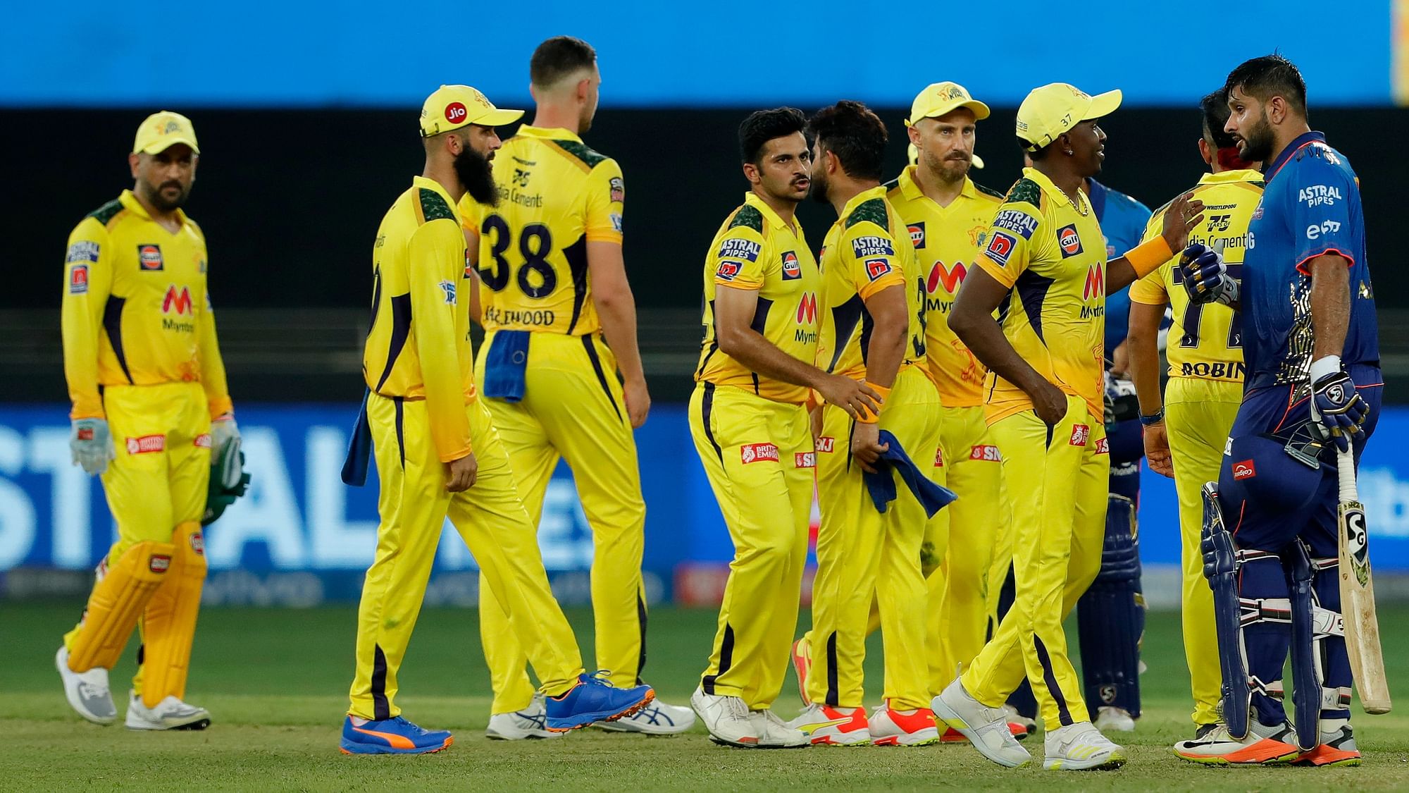 <div class="paragraphs"><p>Chennai Super Kings and Mumbai Indians players doing handshakes with each others during match 30 of the IPL </p></div>