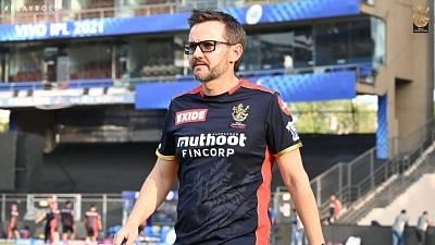 <div class="paragraphs"><p>RCB coach Mike Hesson said the stepping down from captaincy announcement of Virat Kohli didn't affect the team.</p></div>