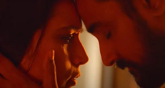 <div class="paragraphs"><p>Kunal Kapoor & Zoya Hussain in <em>Ankahi Kahaniya</em>.</p></div>