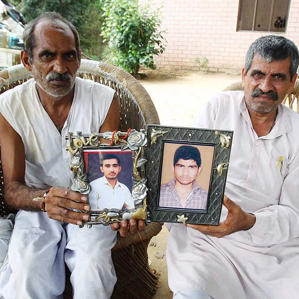 <div class="paragraphs"><p>This is an image from after the riots. Bisan Singh, father of Sachin (L), and Ravinder Kumar, father of Gaurav, showing the picture of their deceased sons at Kawal village from where the communal riot started, in Muzaffarnagar.</p></div>