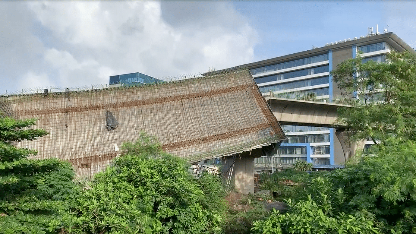 <div class="paragraphs"><p>A portion of an under-construction flyover in Mumbai's Bandra Kurla Complex, Bandra East, collapsed at around 4.30 am on Friday, 17 September.</p></div>
