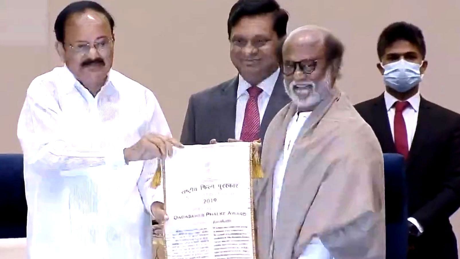 <div class="paragraphs"><p>Rajinikanth receives the 51st Dadasaheb Phalke Award at the 67th National Film Awards ceremony.</p></div>