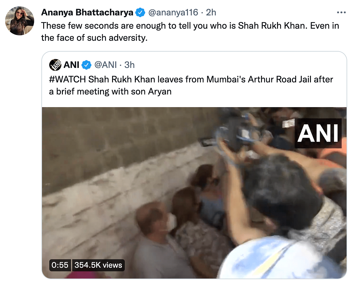 Users on Twitter have reacted to the video of Shah Rukh Khan greeting bystanders politely after seeing Aryan.