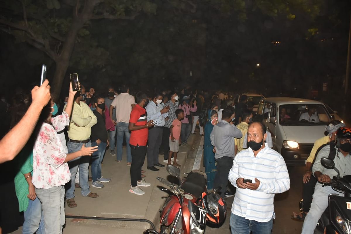 <div class="paragraphs"><p>Fans gather outside Shah Rukh Khan's house Mannat.</p></div>