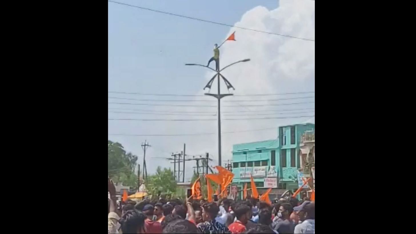 <div class="paragraphs"><p>A mob with around 3,000 people led  by Hindu organisations such defied a curfew imposed by Chhattisgarh’s Kabirdham district administration on Tuesday, 5 October.</p></div>