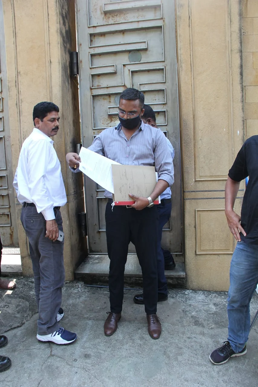 <div class="paragraphs"><p>NCB officers outside Shah Rukh Khan's house Mannat.</p></div>
