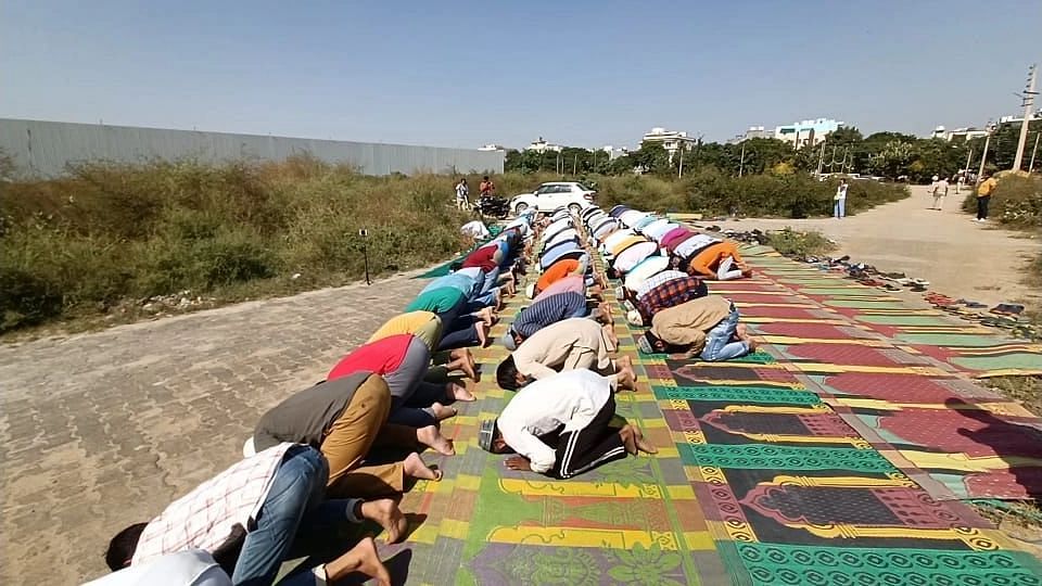 <div class="paragraphs"><p>File photo of Friday namaz being offered in Sector 47 locality of Gurugram.</p></div>