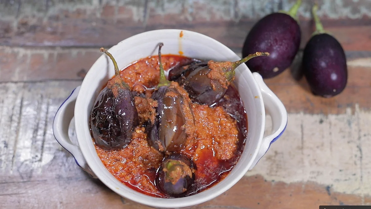 <div class="paragraphs"><p>Baingan Masala.</p></div>