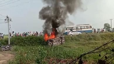 <div class="paragraphs"><p>Violence in Uttar Pradesh's Lakhimpur Kheri after farmers were run over by a vehicle.</p></div>