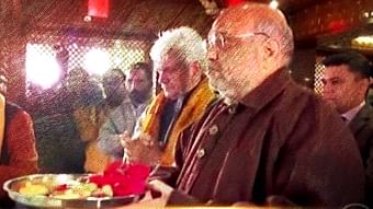 <div class="paragraphs"><p>Amit Shah and Jammu and Kashmir Lt governor Manoj Sinha pray at Mata Kheer Bhawani temple shrine.</p></div>