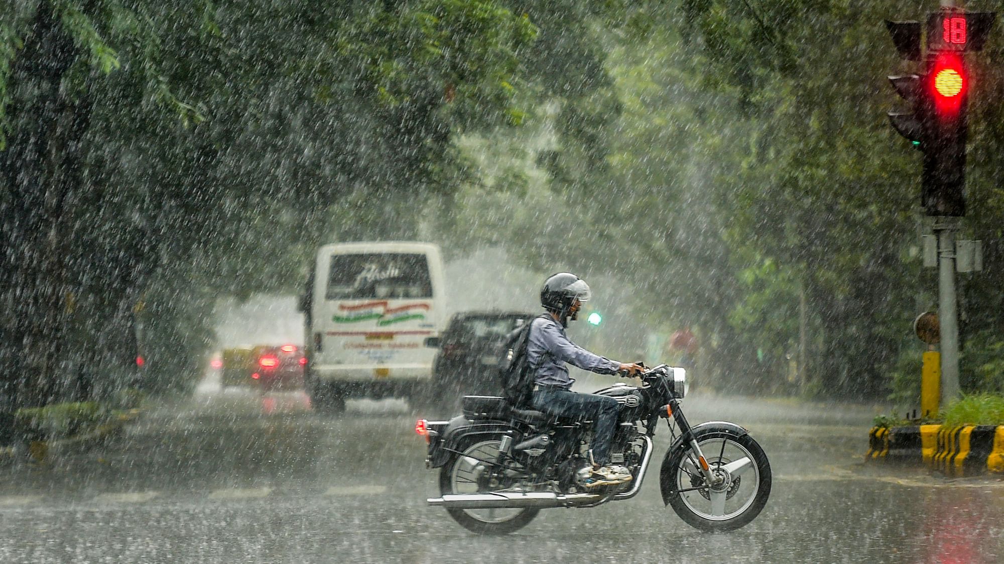 <div class="paragraphs"><p>Commuters wade through water amid heavy rain in Gurugram on Sunday, 17 October.</p></div>