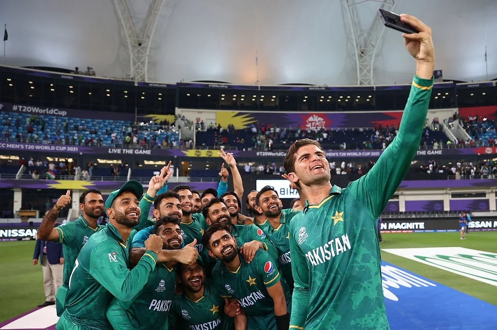 <div class="paragraphs"><p>Shaheen Afridi takes a selfie after Pakistan defeated India. </p></div>