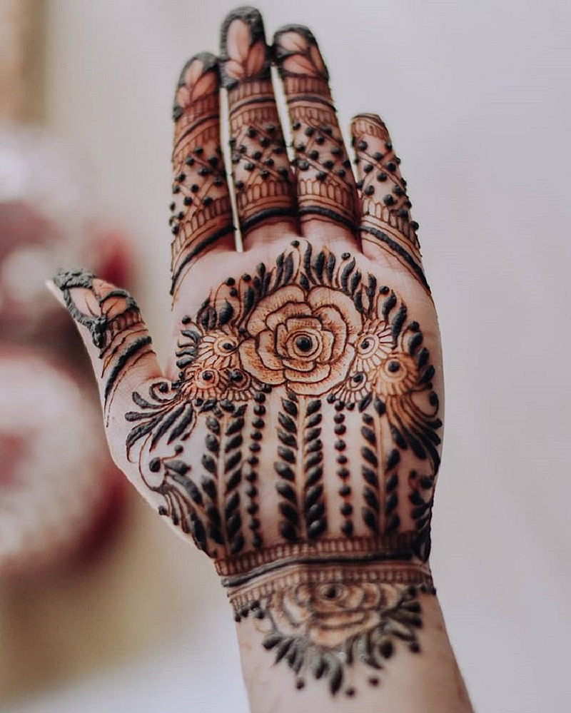 <div class="paragraphs"><p>Karwa Chauth Mehndi Design</p></div>