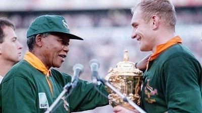 <div class="paragraphs"><p>Former South Africa President Nelson Mandela presents the Rugby World Cup Trophy to the Sprinboks skipper in 1995.&nbsp;</p></div>