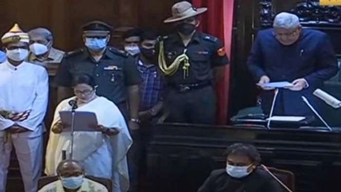 <div class="paragraphs"><p>West Bengal Chief Minister Mamata Banerjee takes oath as an MLA.</p></div>