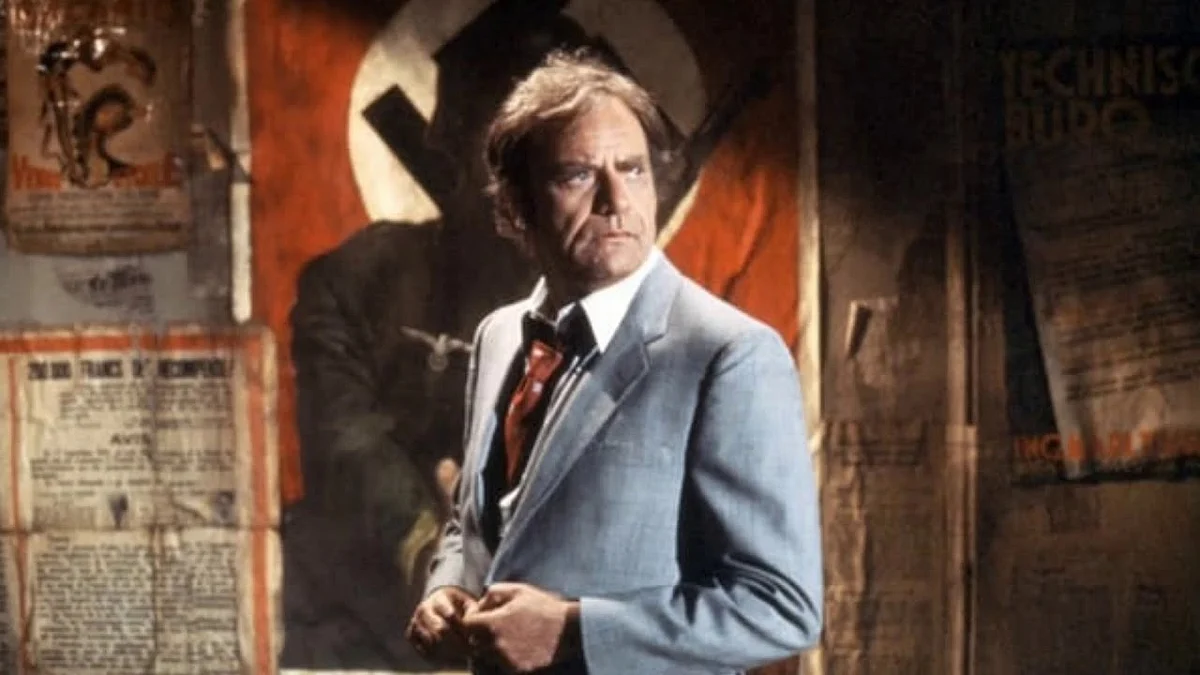 <div class="paragraphs"><p>Actor Vic Morrow died in a helicopter crash during the shoot of <em>Twilight Zone: The Movie.</em></p></div>